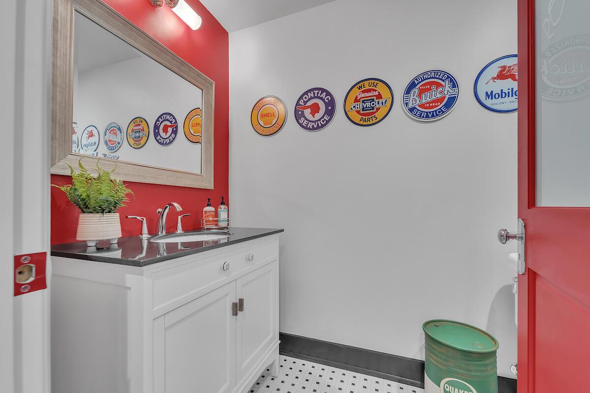 10475 West Hawthorne ROAD