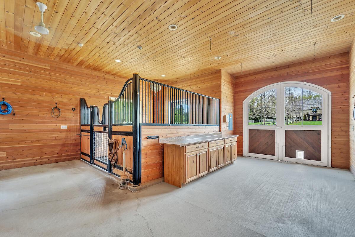 10475 West Hawthorne ROAD