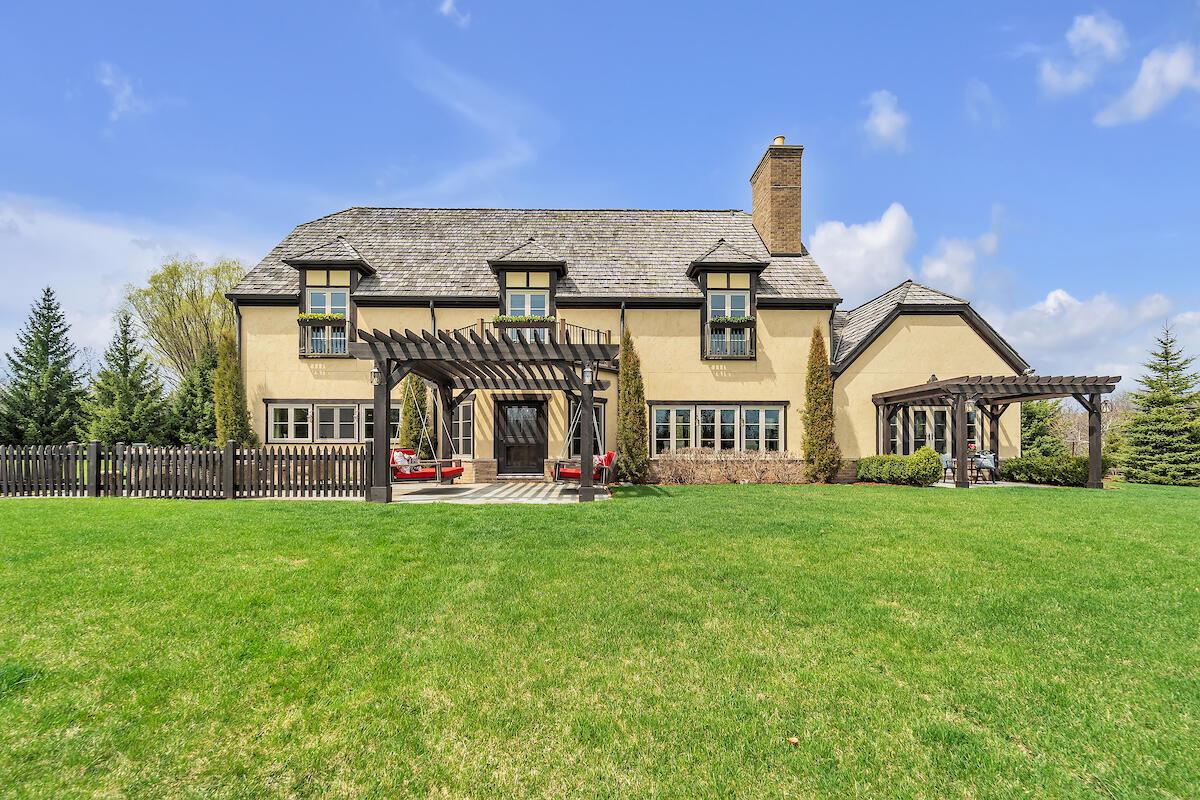 10475 West Hawthorne ROAD