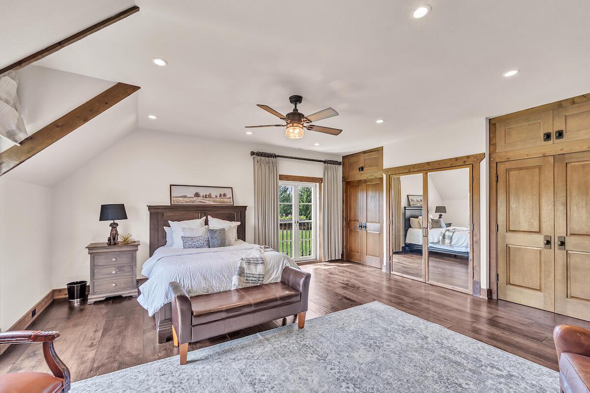 10475 West Hawthorne ROAD