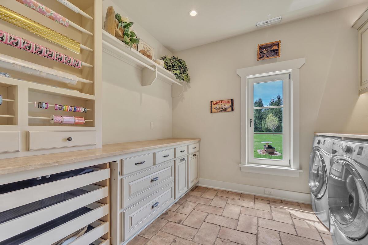 10475 West Hawthorne ROAD