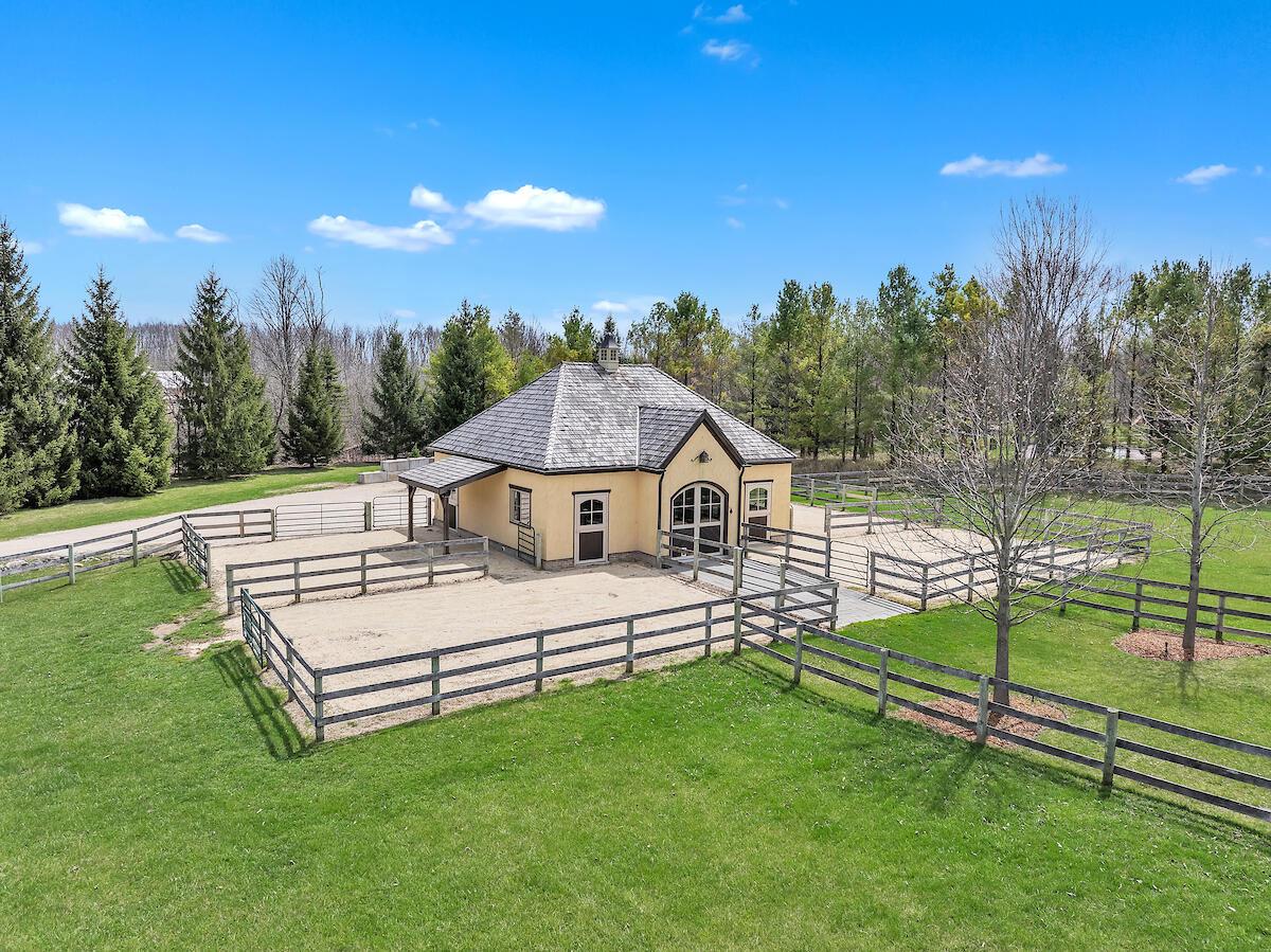 10475 West Hawthorne ROAD