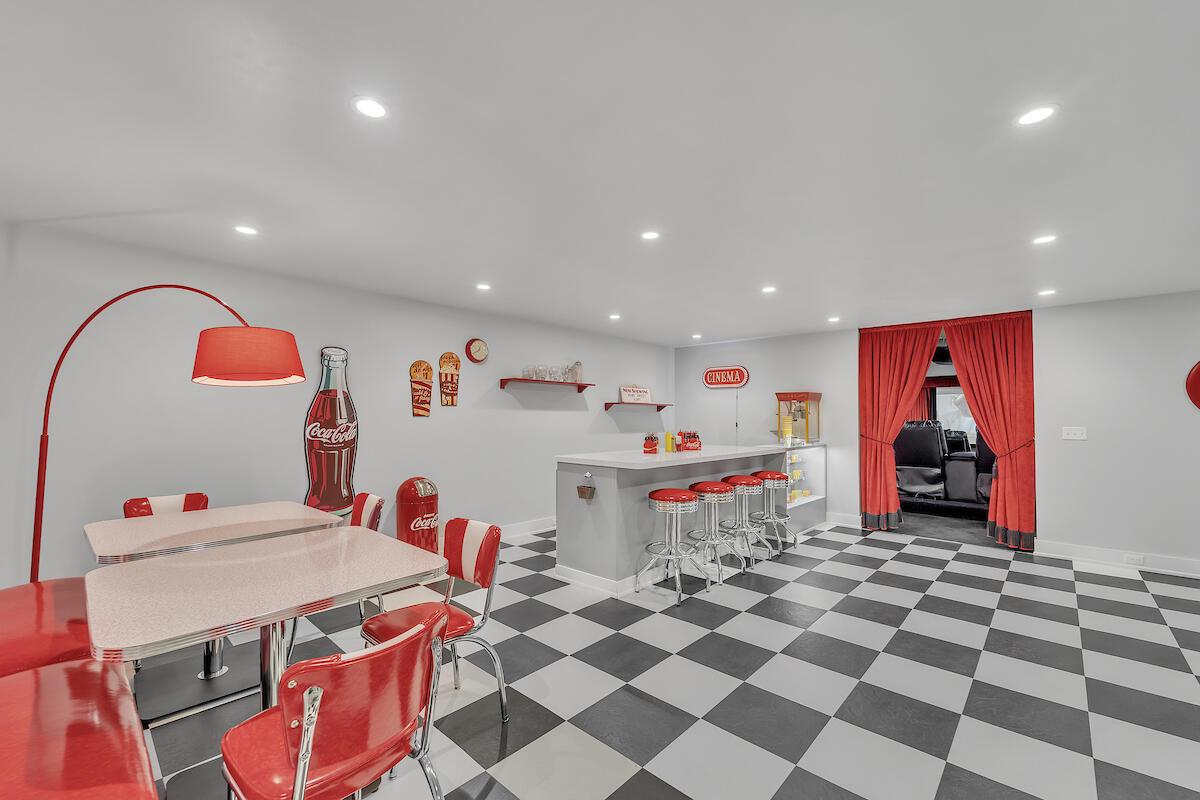 10475 West Hawthorne ROAD