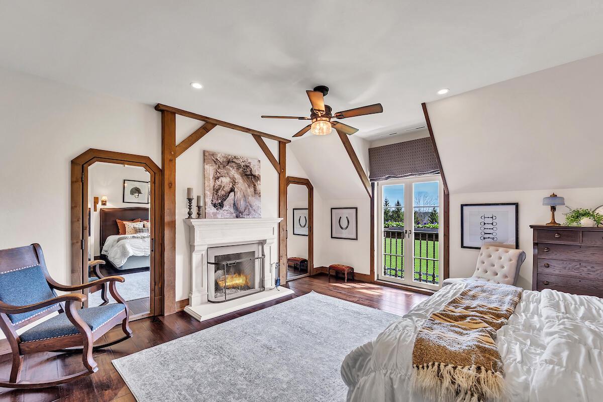 10475 West Hawthorne ROAD