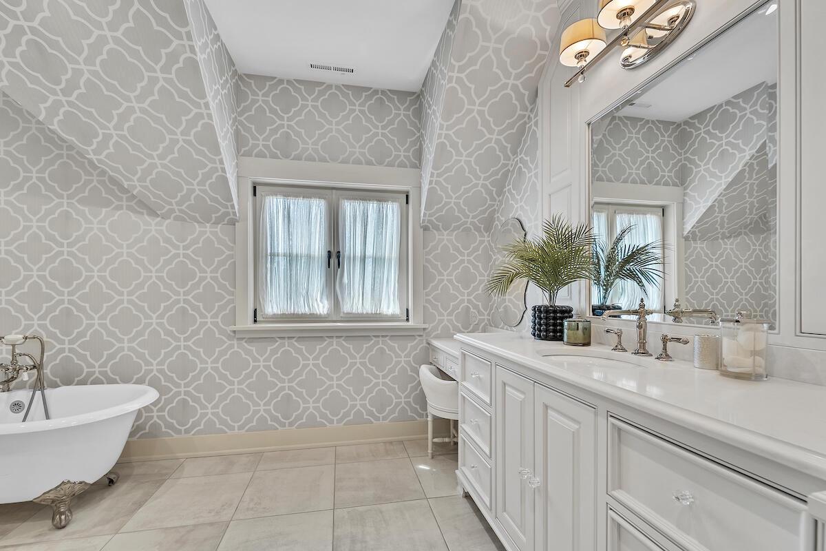 10475 West Hawthorne ROAD