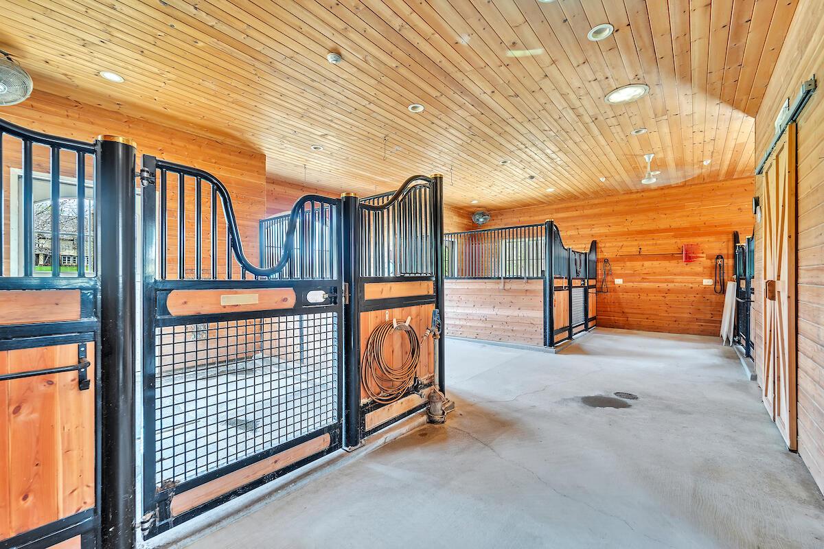 10475 West Hawthorne ROAD