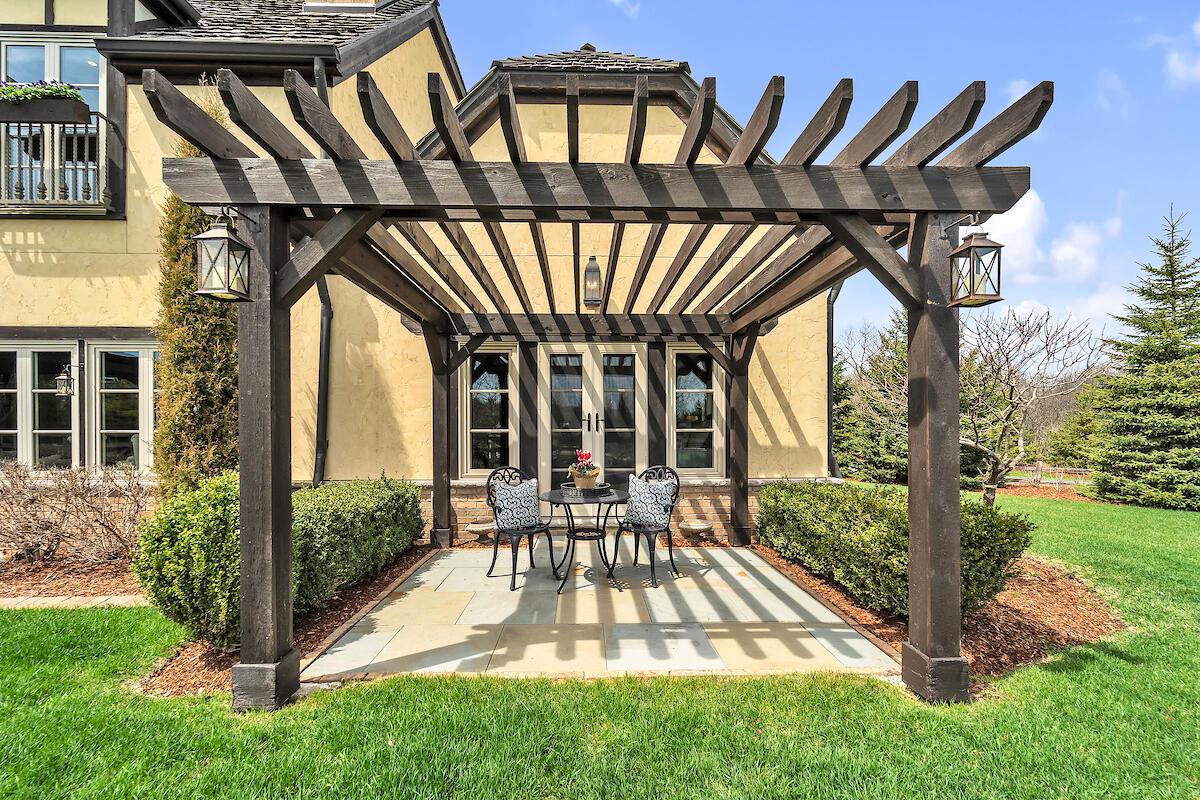 10475 West Hawthorne ROAD