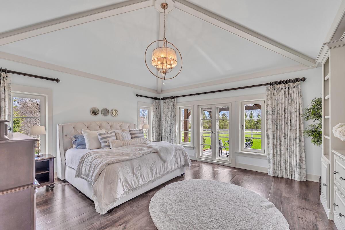 10475 West Hawthorne ROAD