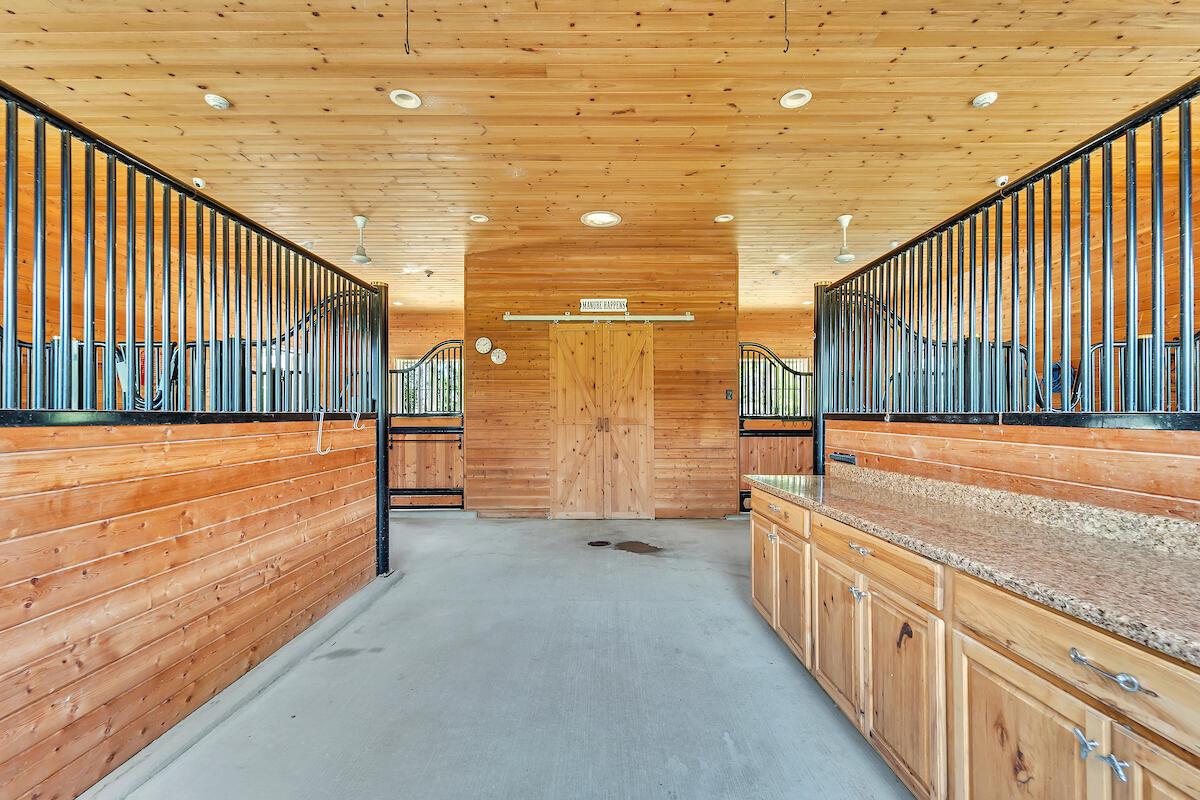 10475 West Hawthorne ROAD