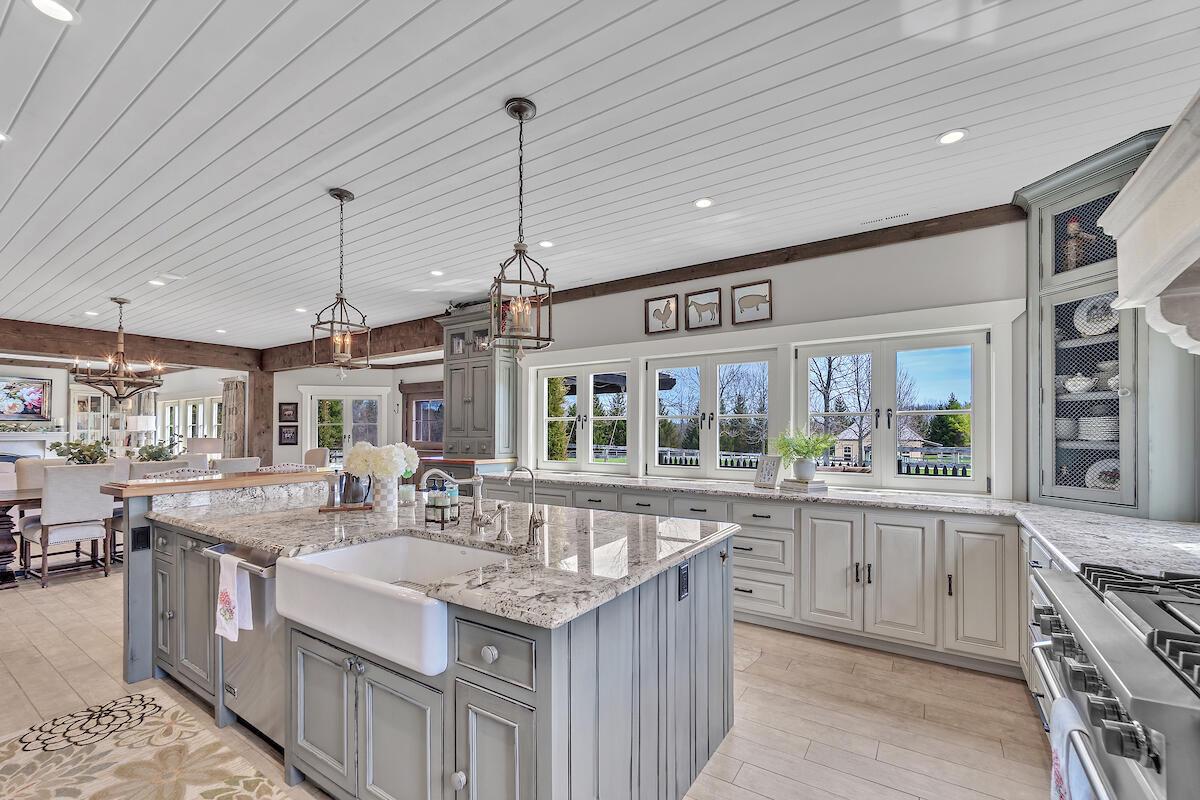 10475 West Hawthorne ROAD