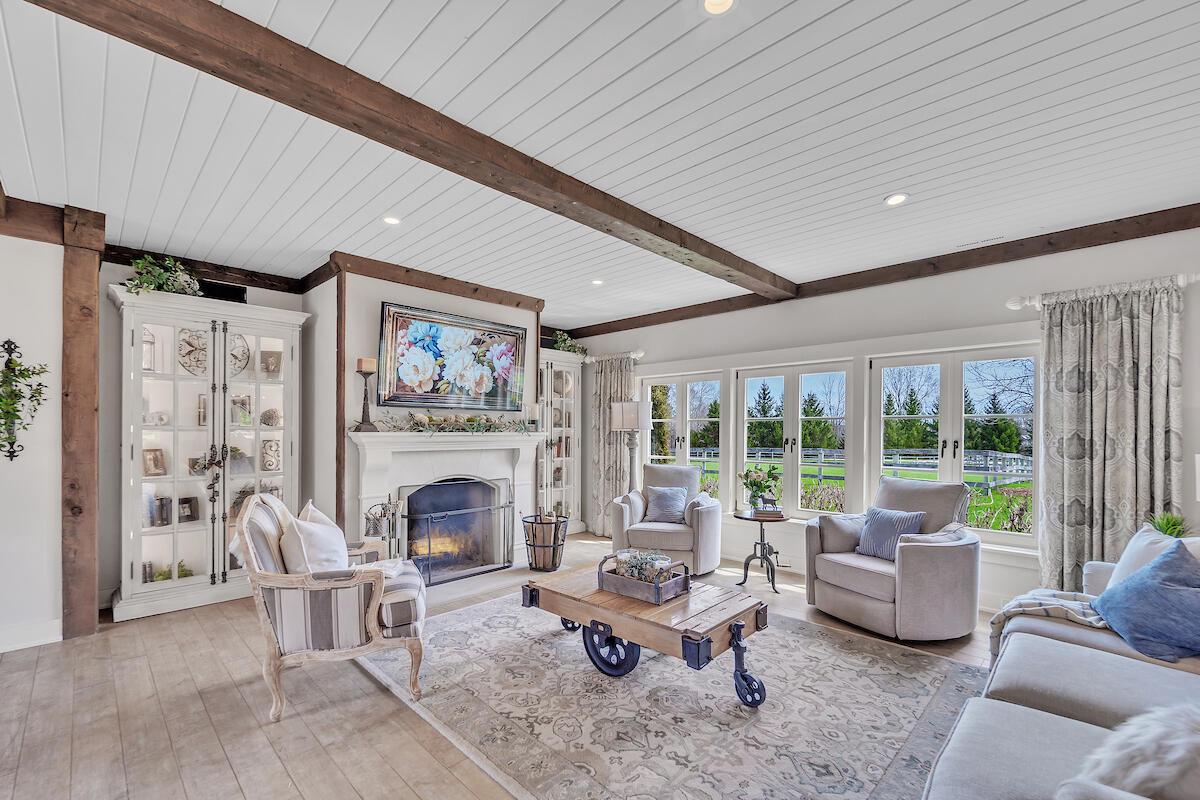 10475 West Hawthorne ROAD