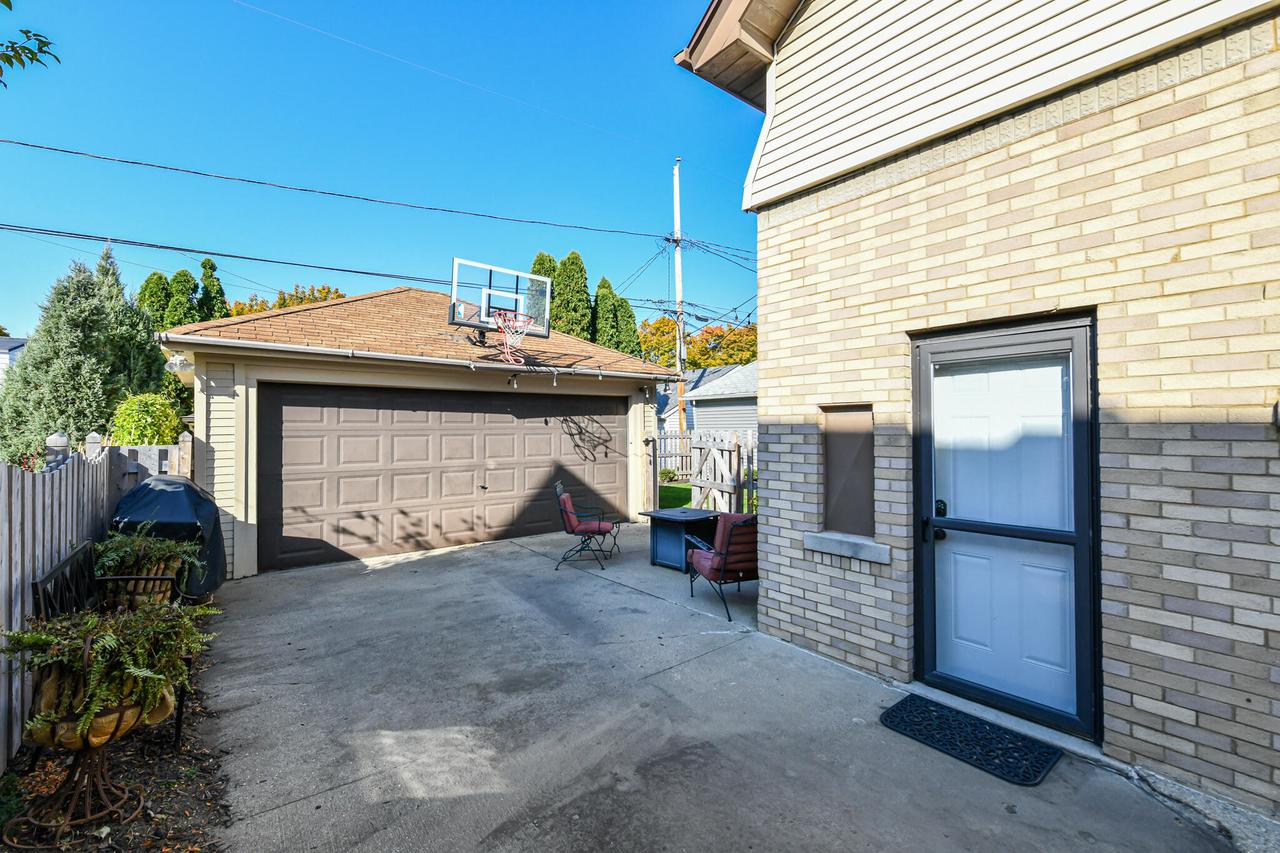 2535 North 69th STREET