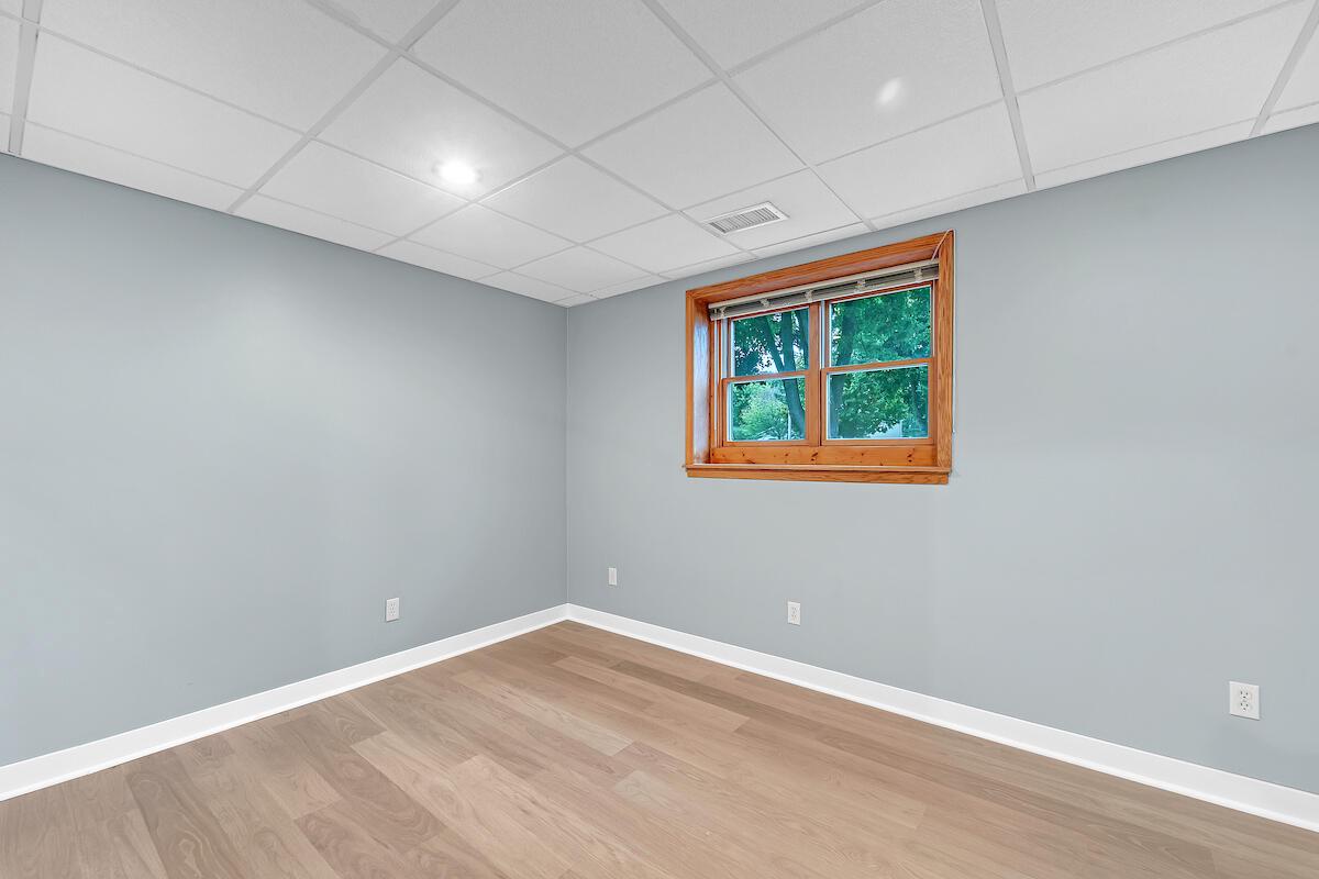 633 West Hollybrook LANE