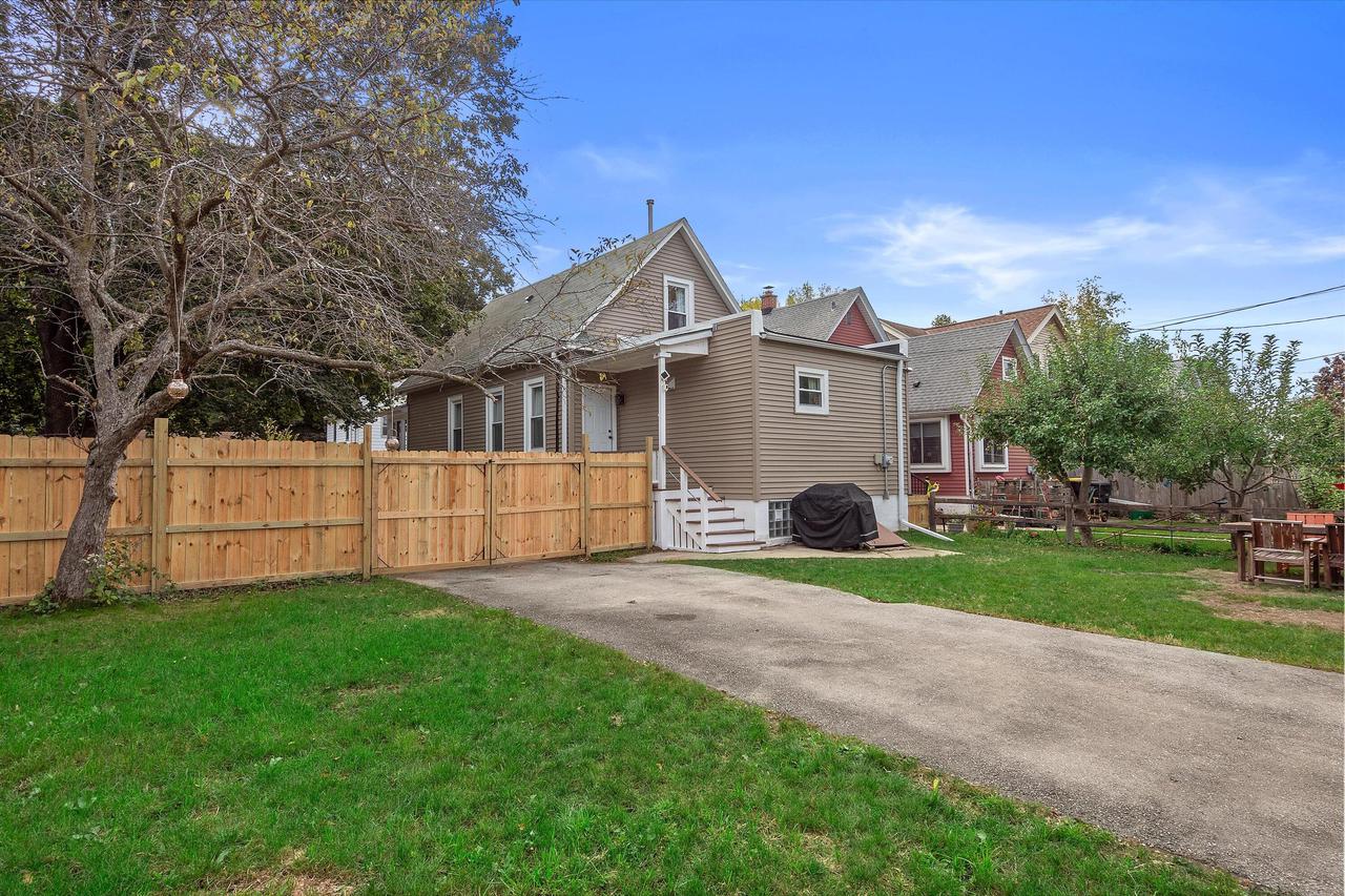 6650 Hillside LANE