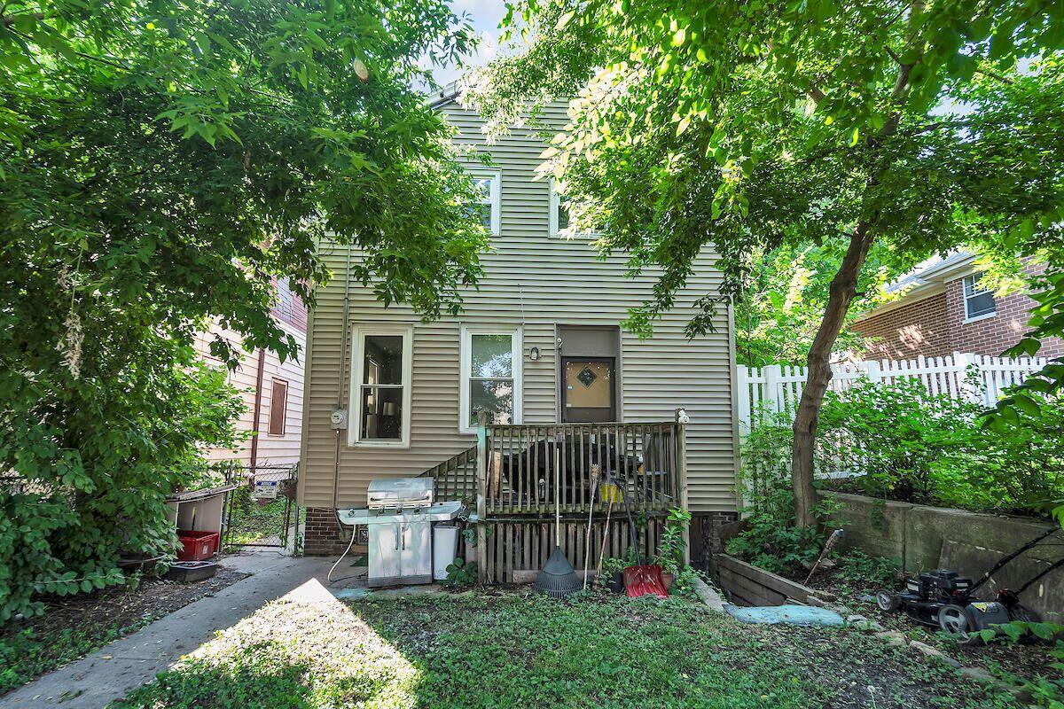 2920 North Bartlett AVENUE