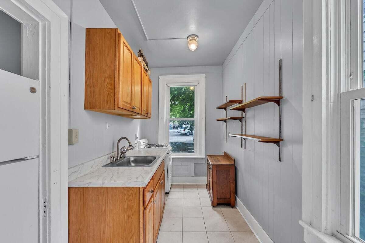 2920 North Bartlett AVENUE