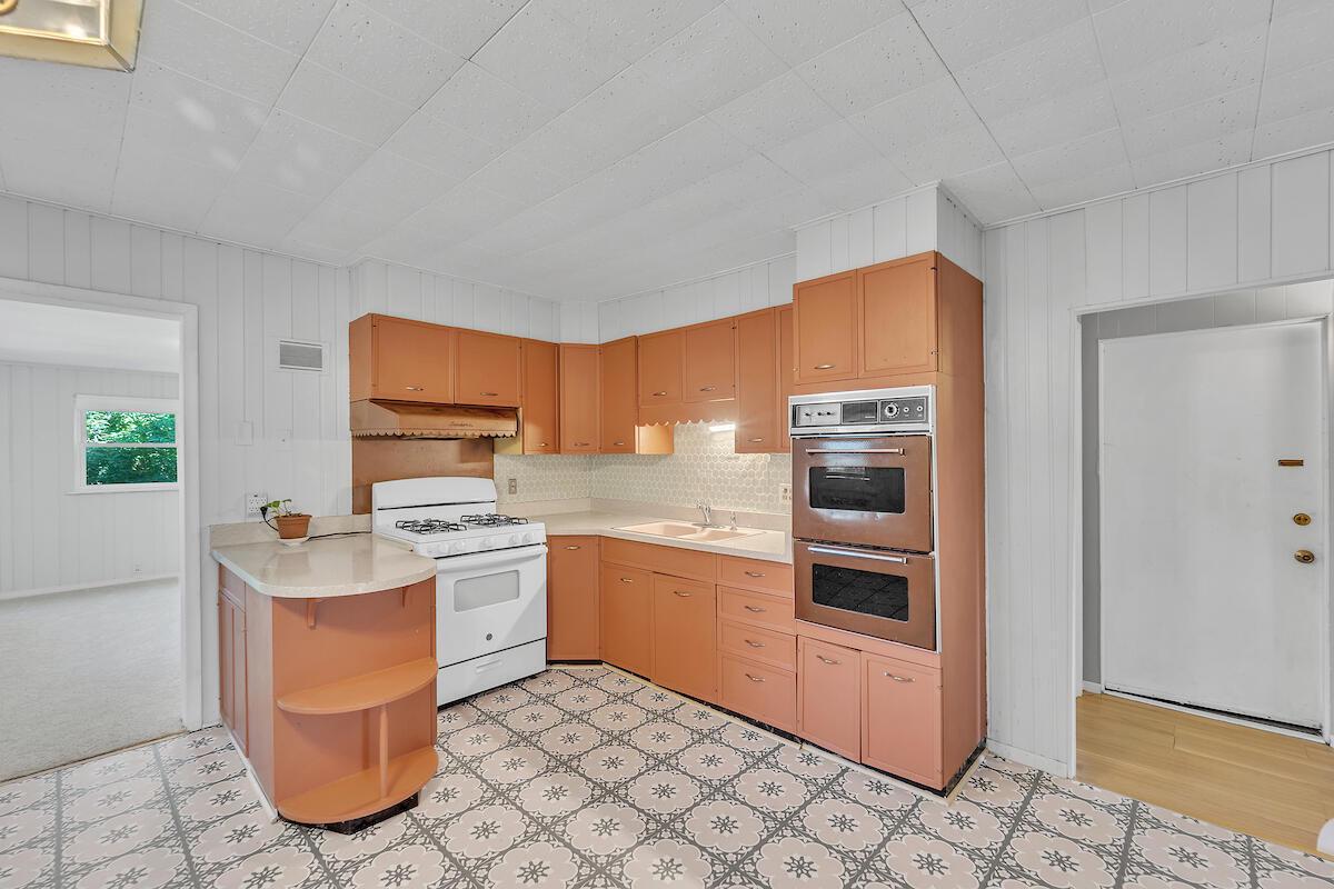 2920 North Bartlett AVENUE