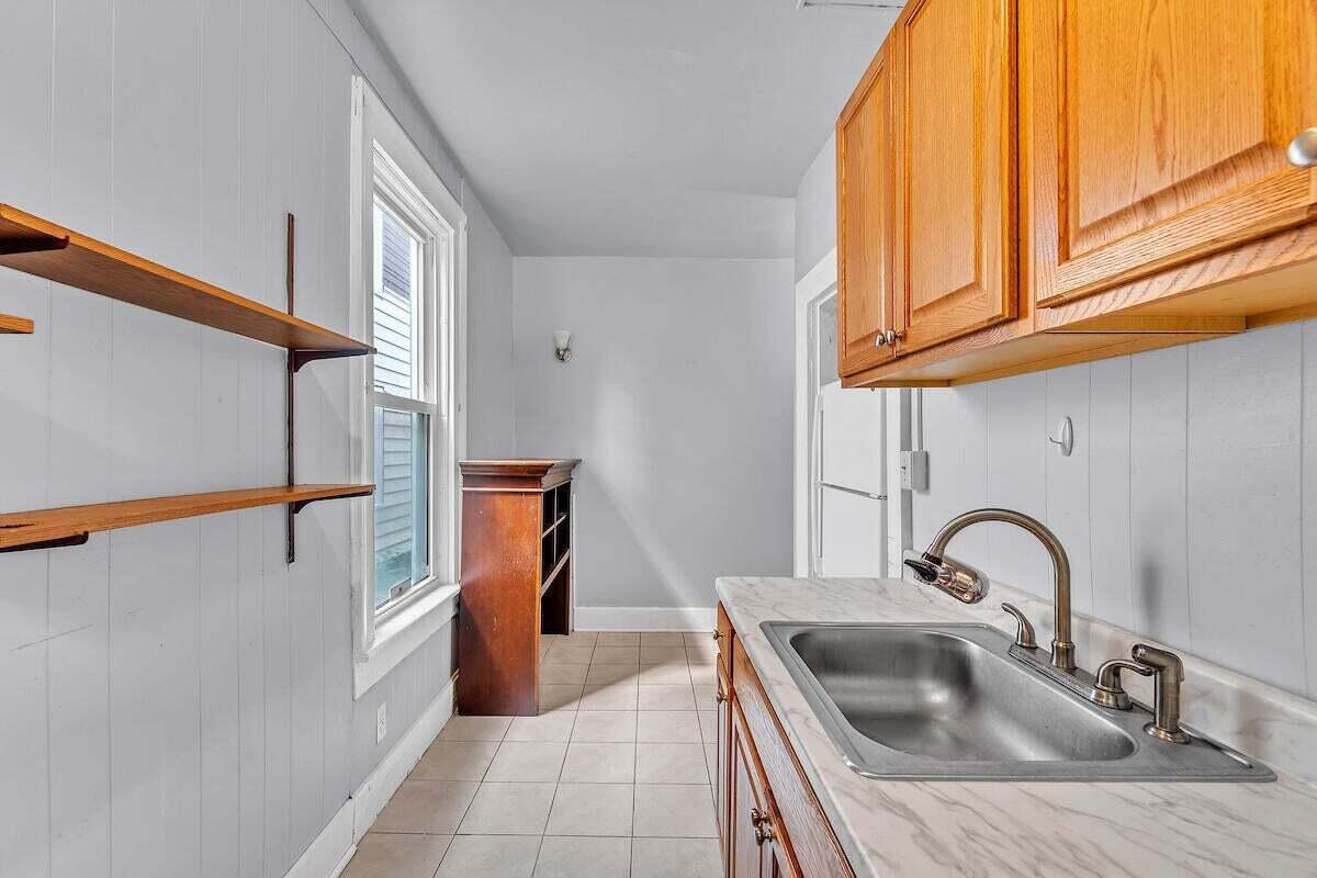 2920 North Bartlett AVENUE