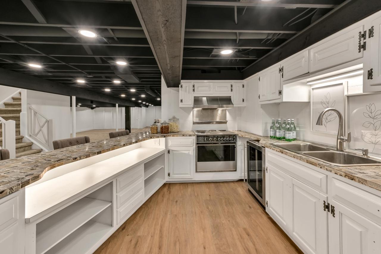 10525 North Fairway LANE