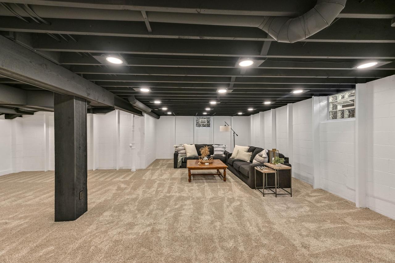 10525 North Fairway LANE