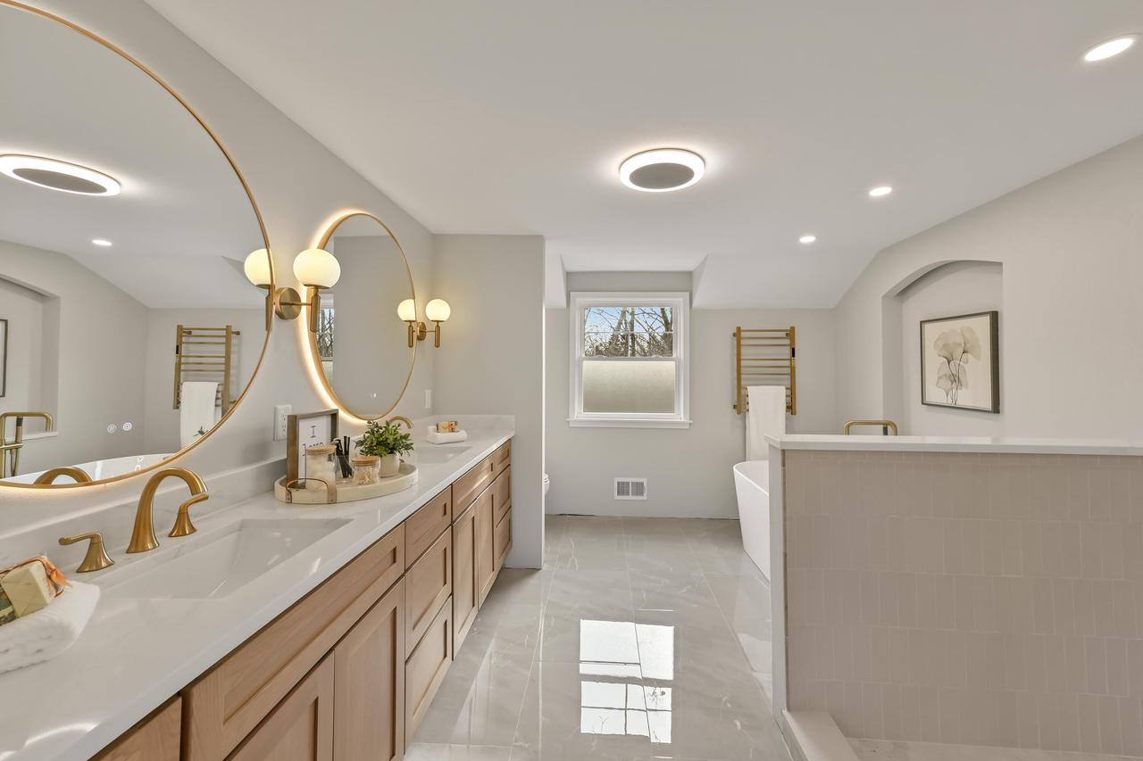 10525 North Fairway LANE