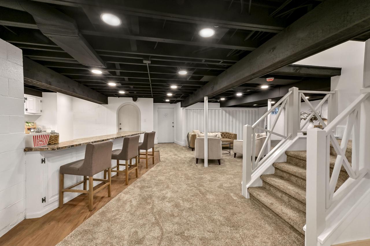 10525 North Fairway LANE