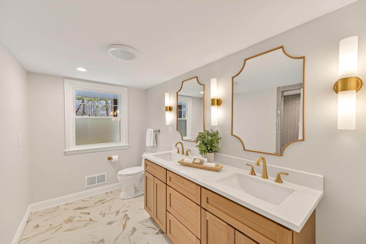 10525 North Fairway LANE