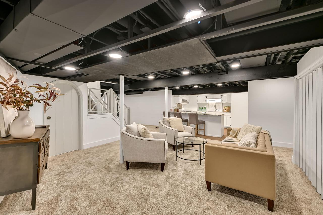 10525 North Fairway LANE