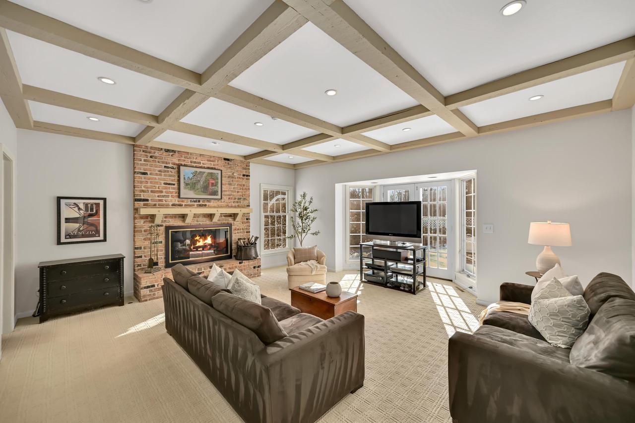 2305 West County Line ROAD