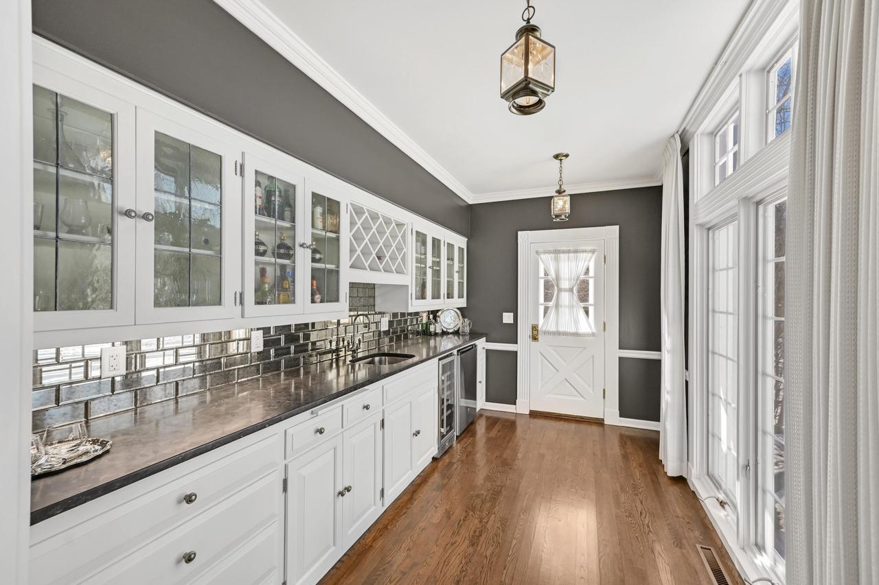 2305 West County Line ROAD