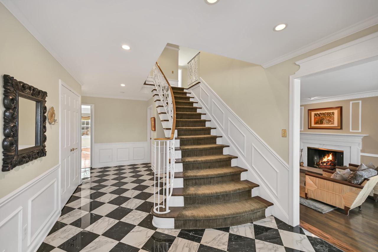 2305 West County Line ROAD