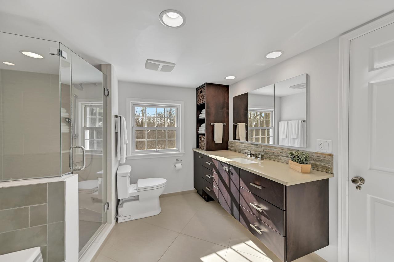 2305 West County Line ROAD