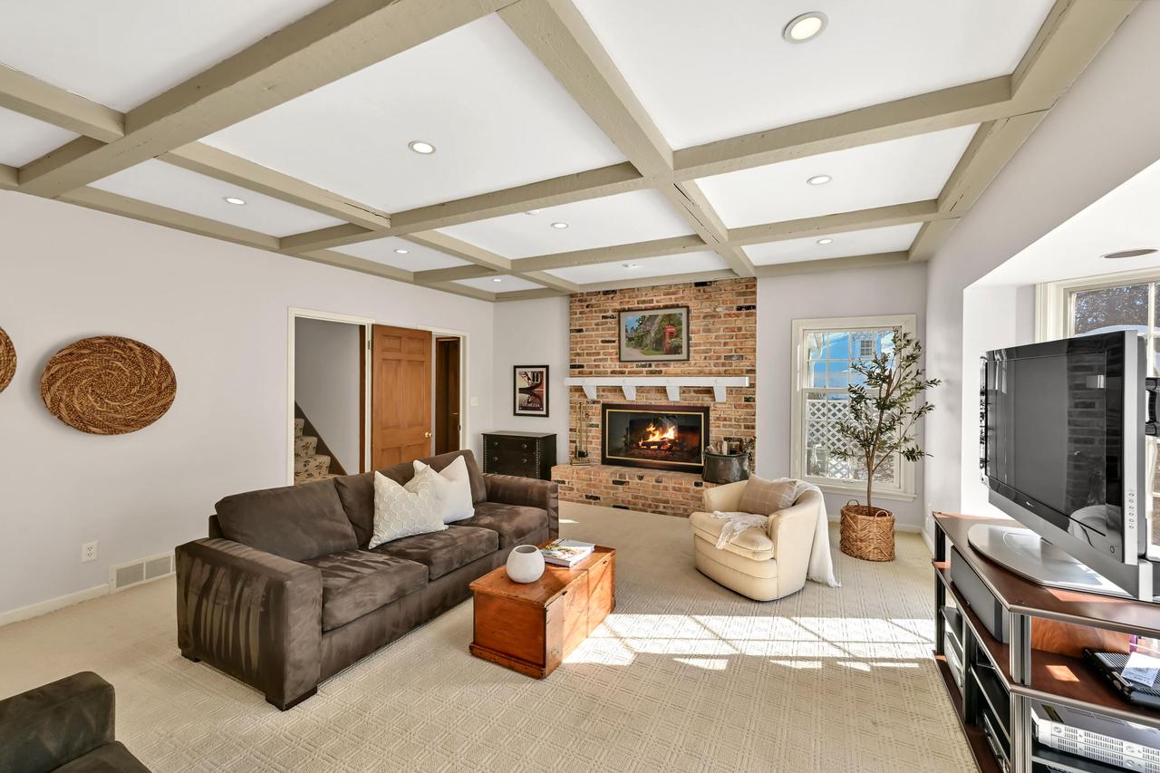 2305 West County Line ROAD