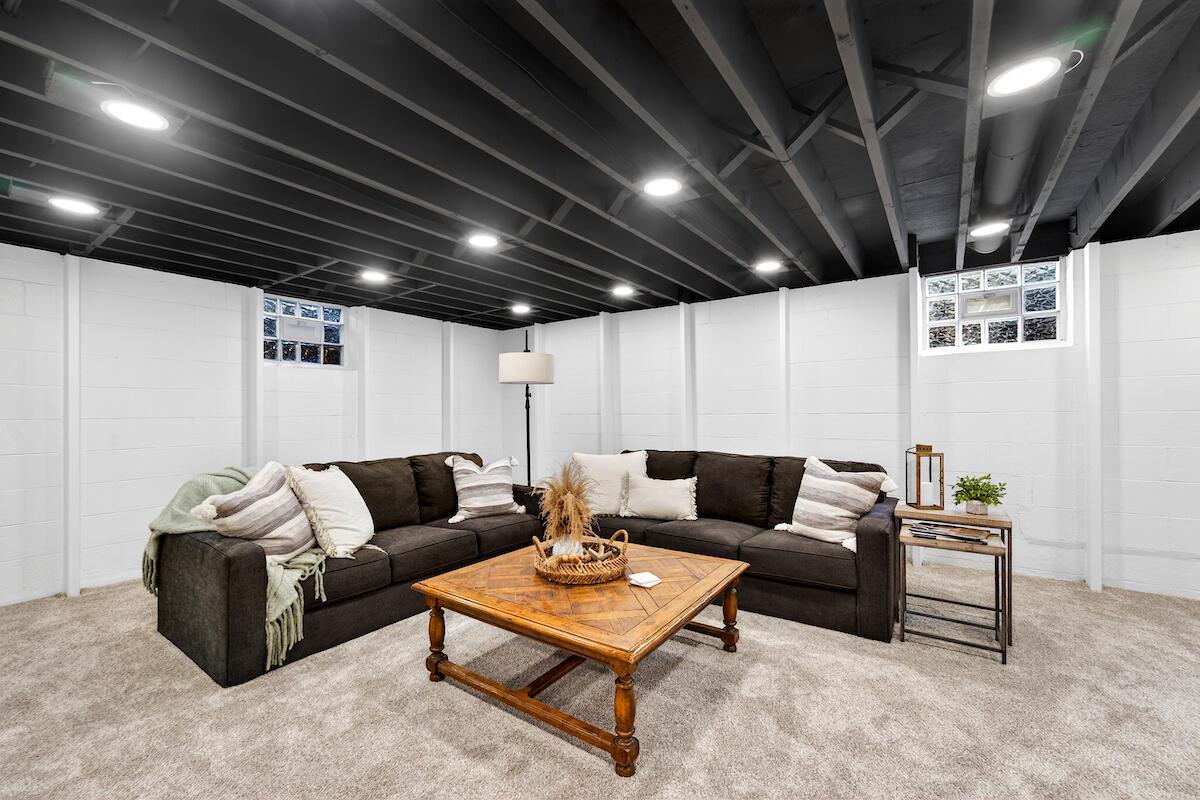 10525 North Fairway LANE