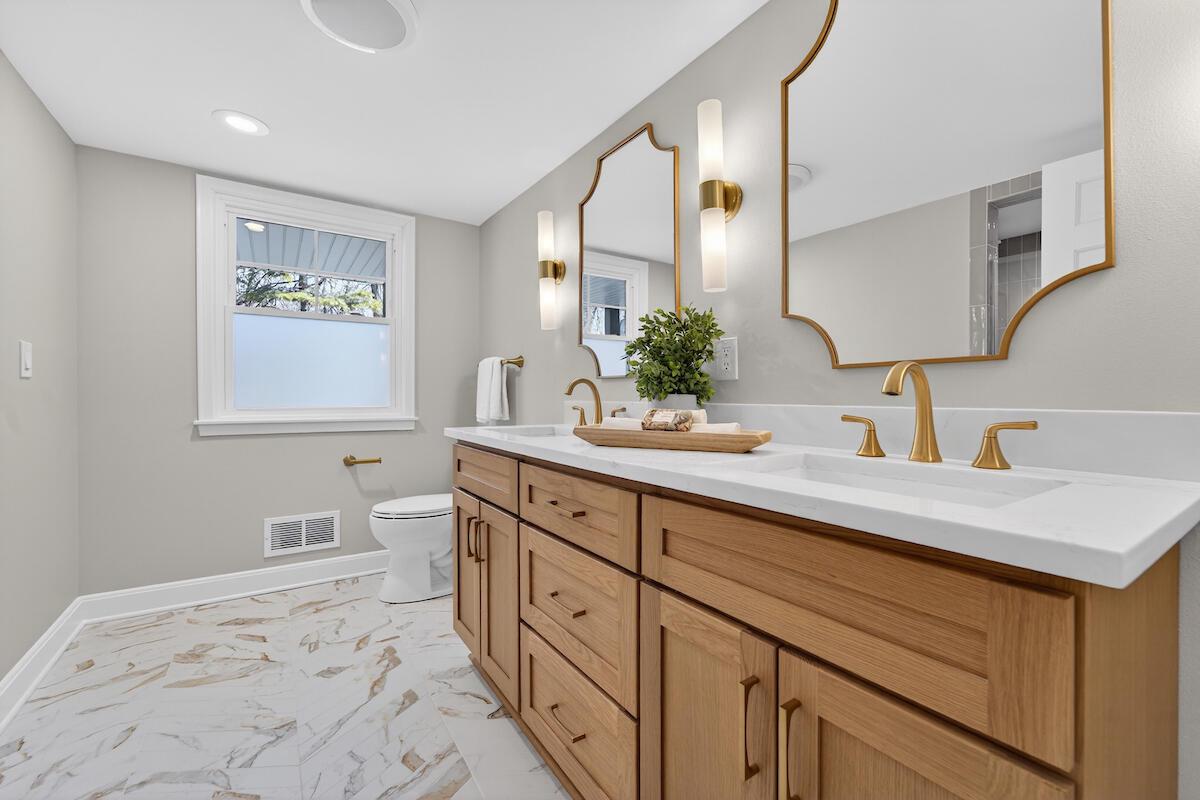 10525 North Fairway LANE