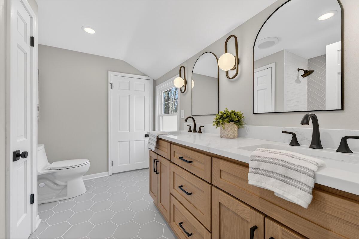 10525 North Fairway LANE