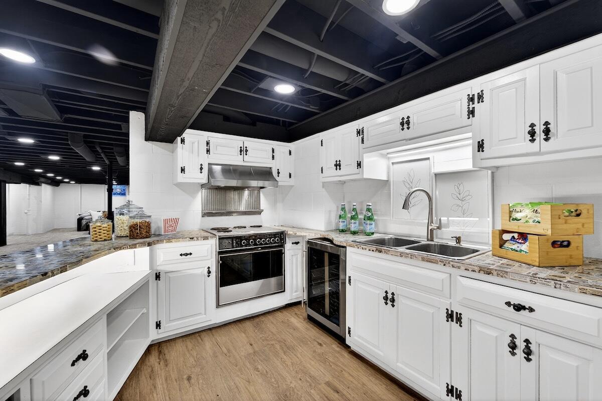 10525 North Fairway LANE