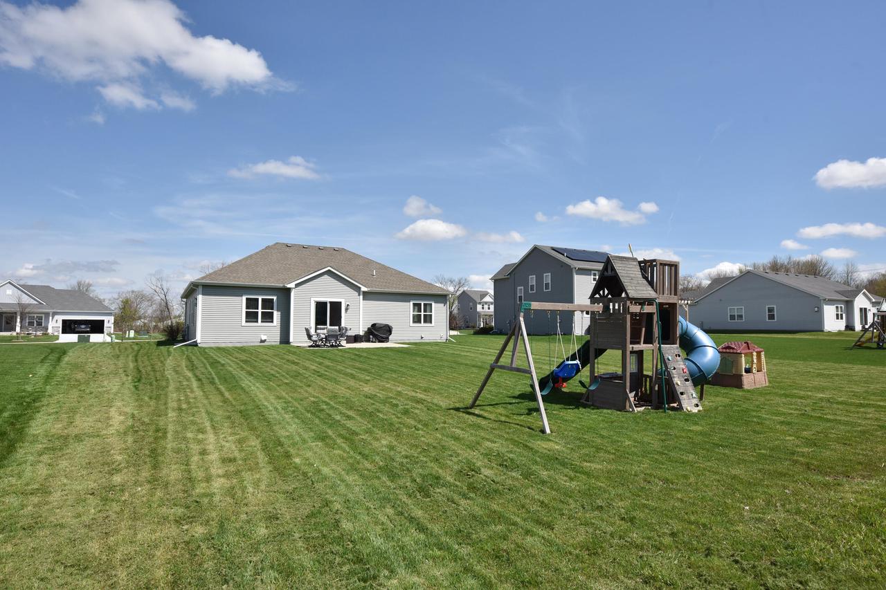 N113W14099 Wrenwood DRIVE