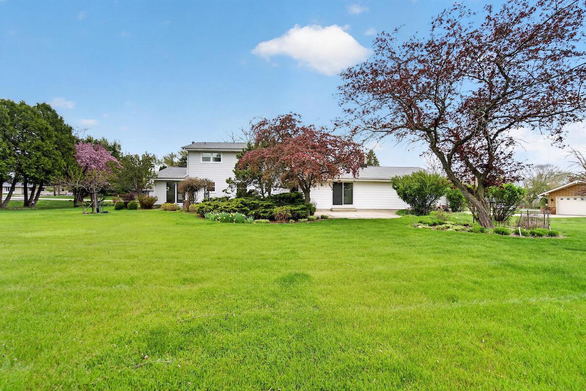 1634 W River Oaks LANE