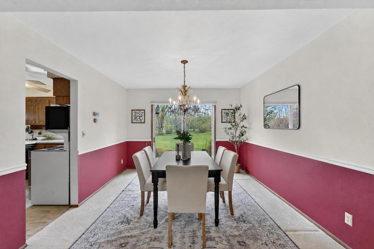 1634 W River Oaks LANE