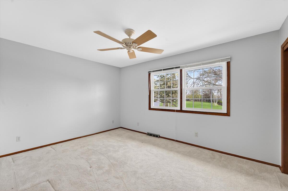 1634 W River Oaks LANE