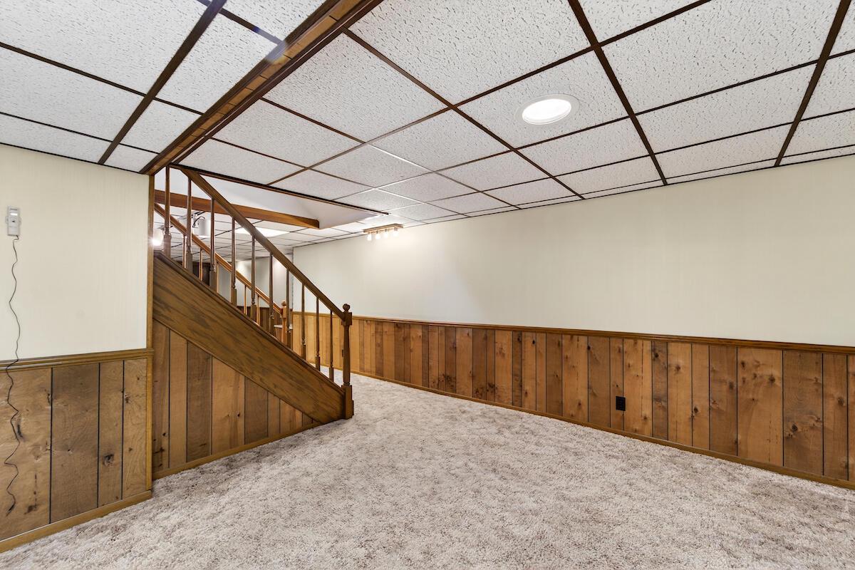 1634 W River Oaks LANE