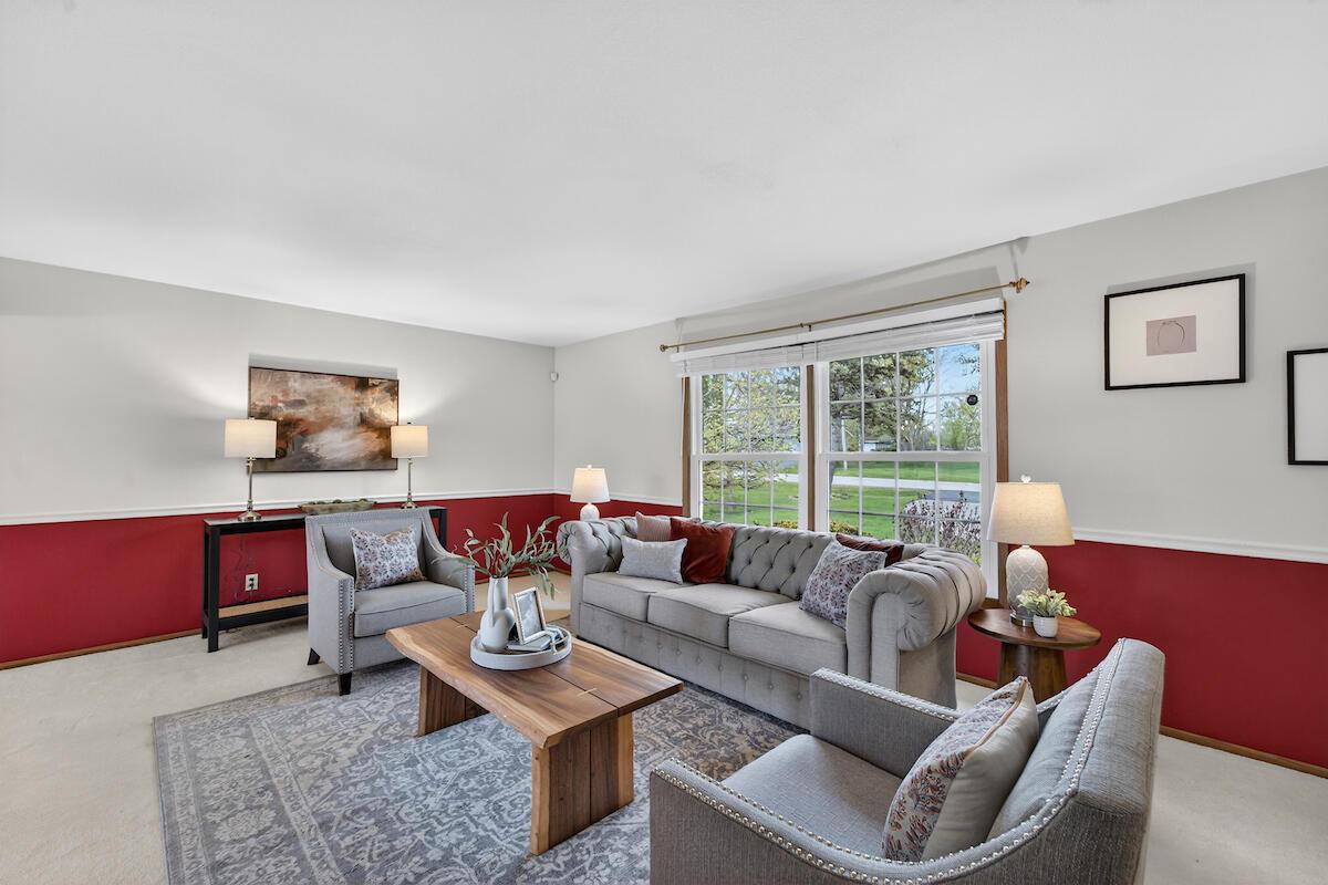 1634 W River Oaks LANE