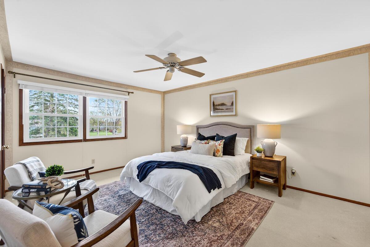 1634 W River Oaks LANE