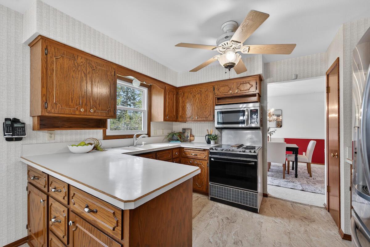 1634 W River Oaks LANE