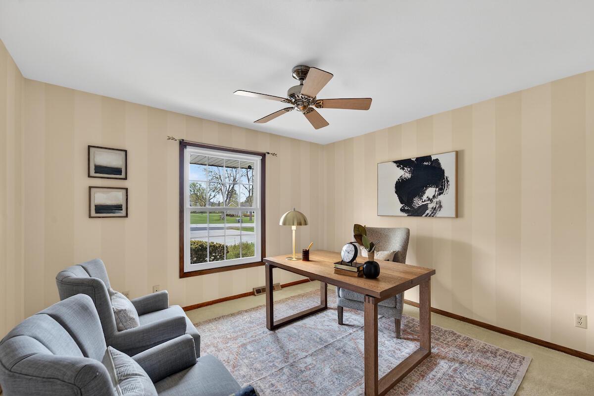 1634 W River Oaks LANE