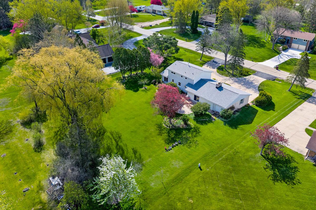 1634 W River Oaks LANE