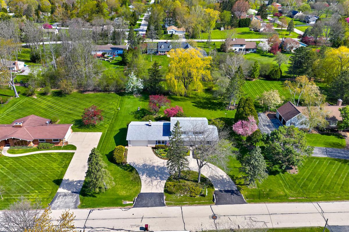1634 W River Oaks LANE