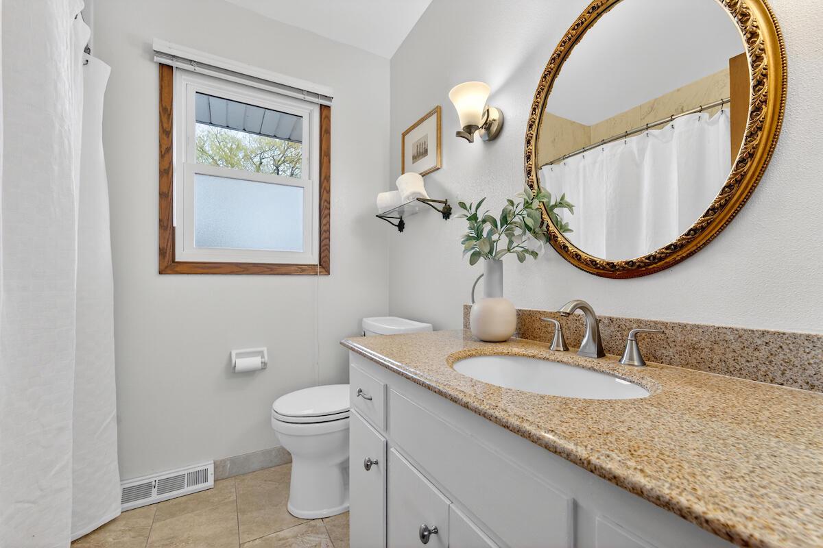 1634 W River Oaks LANE