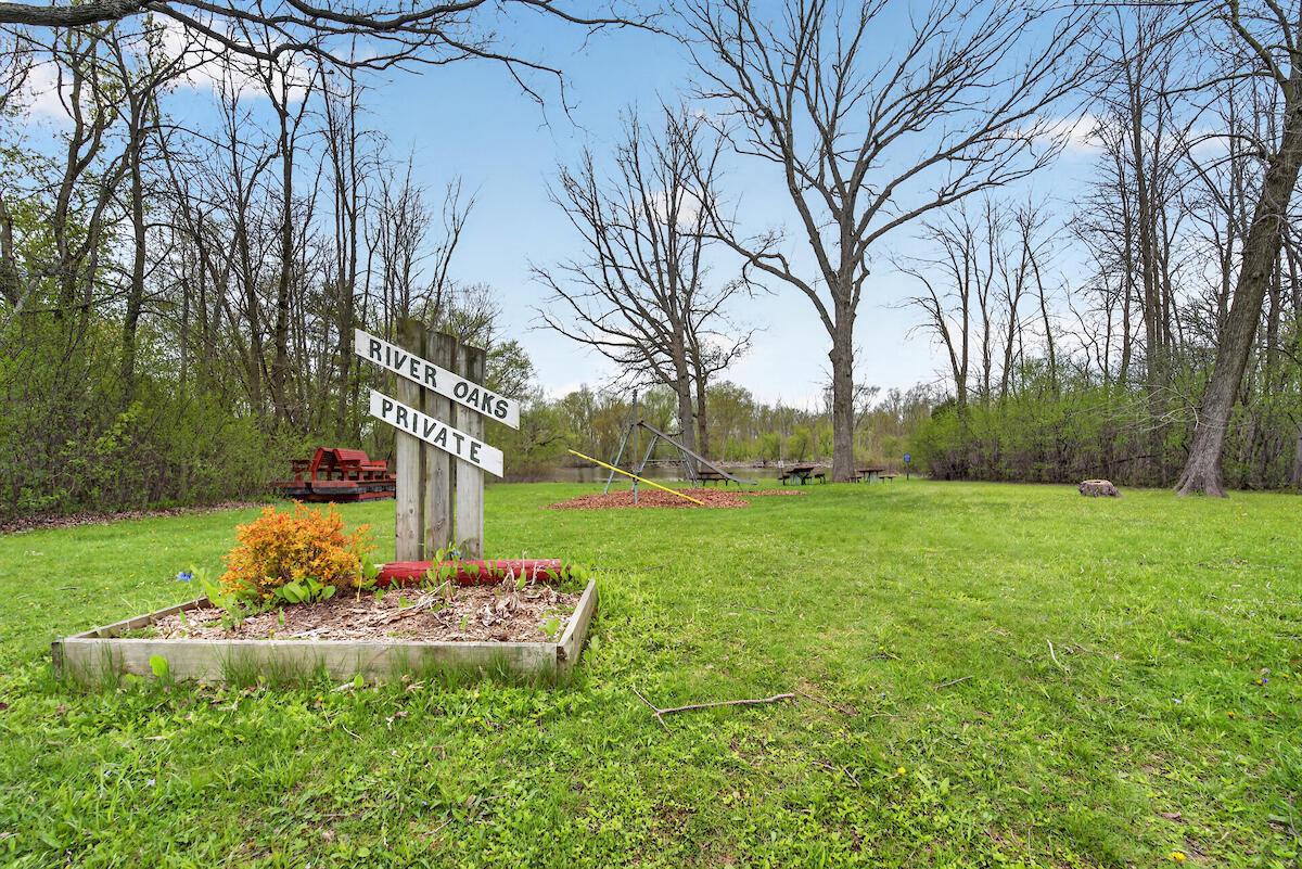 1634 W River Oaks LANE